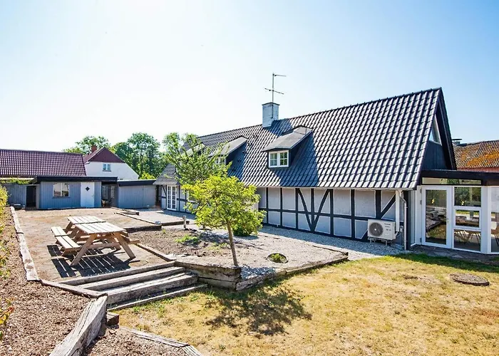 10 Person In Auning-by Traum